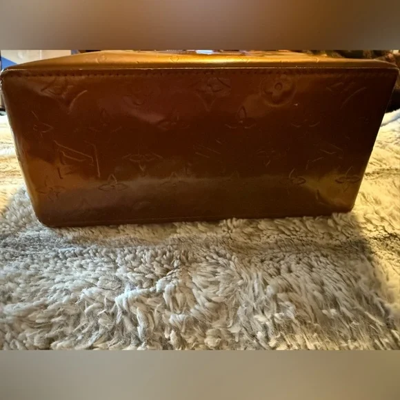 Louis Vuitton Bronze LV Monogram Reade Vernis Tote! - Picture 3 of 10
